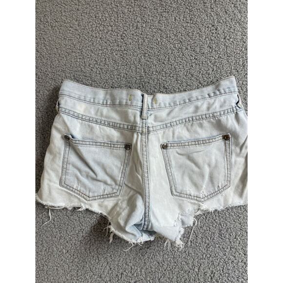 Free People Women's Distressed Cut Off Jean Shorts‎ Sz 25 light wash - Picture 4 of 4